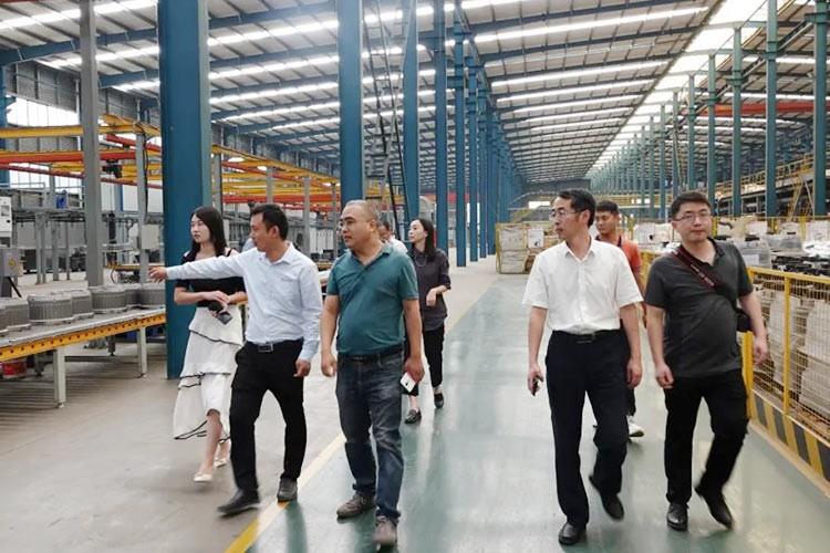 秋高氣爽，和風(fēng)呈祥，熱烈歡迎大眾日報調(diào)研組到正陽集團參觀調(diào)研